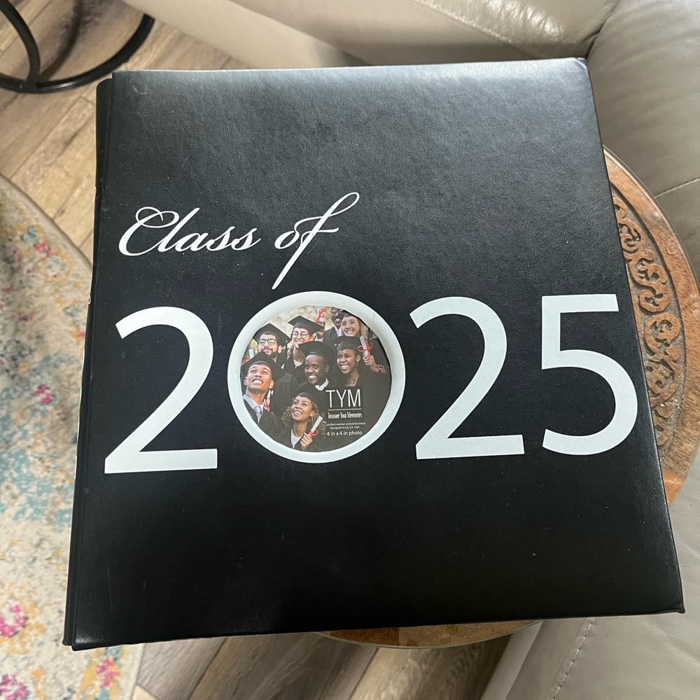 Nee! Black and White Class of 2025 Photo Album